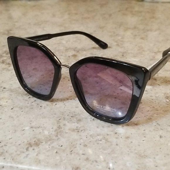 Vince Camuto Accessories - Vince Camuto oversized cat eye sunglasses